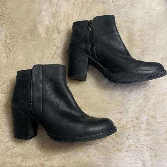 Kurt Geiger London Black Leather Bootie size 40 or 8.5 - Picture 1 of 10